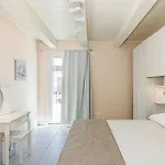 3 Bedroom Lovely In Appartement *