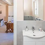 3 Bedroom Lovely In Viareggio